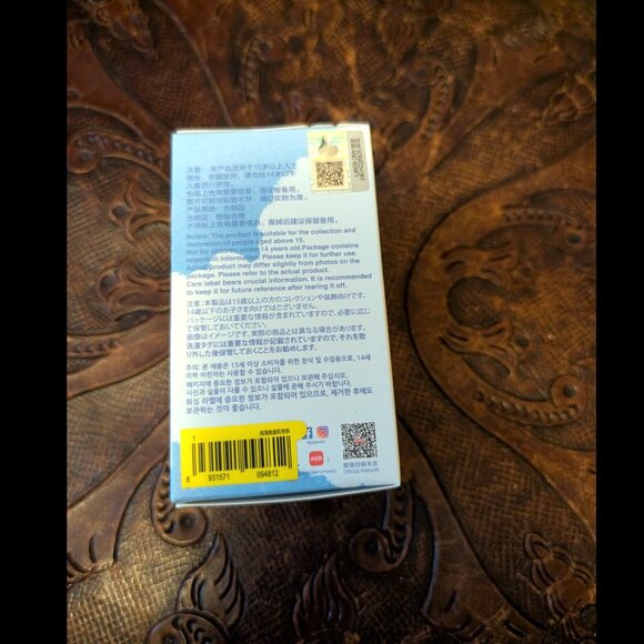 Pop Mart The Monsters Pin For Love Labubu - T - Picture 2 of 2